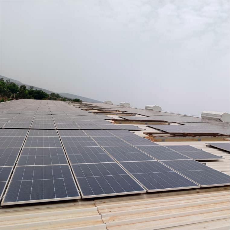 Aggiornamento del progetto | Mini impianto solare con tetto in metallo aggraffato da 650 kW in Mali, Africa