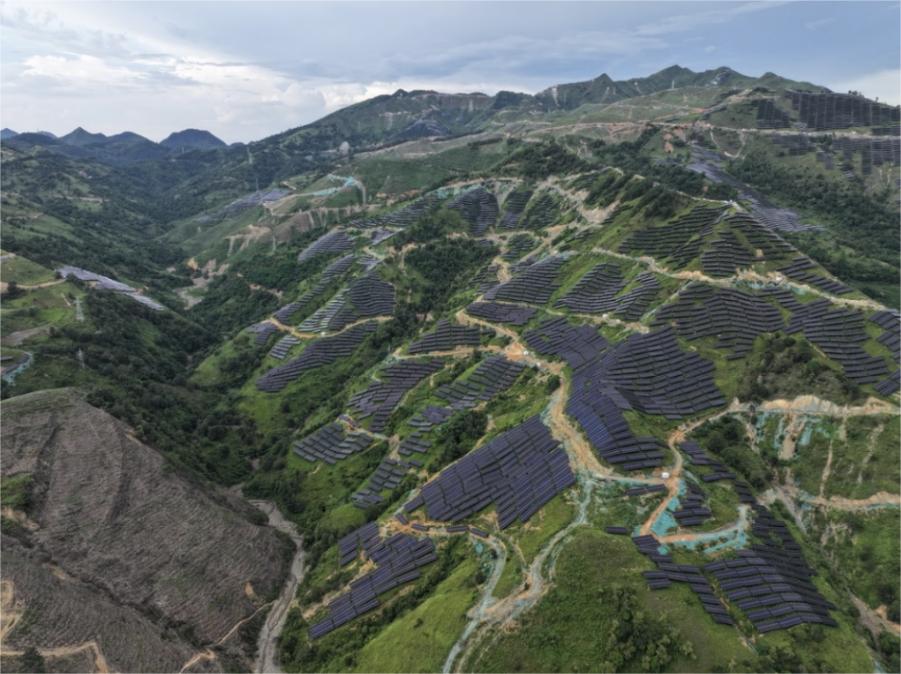 IRENA: Nel 2025 le nuove installazioni solari globali raggiungeranno la cifra record di 511 GW.